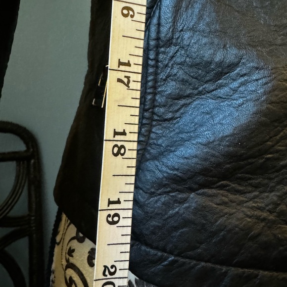 Sexy leather moto jacket with zippers.🖤 - Picture 7 of 10